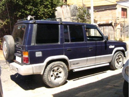 Характеристики автомобиля SsangYong Korando Family 2.6 MT (01.1988 - 01.1998): фото, вместимость, скорость, двигатель, топливо, масса, отзывы