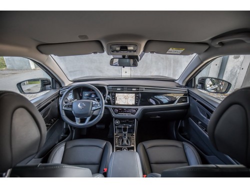 Характеристики автомобиля SsangYong Korando 1.5 e-XGDi MT 2WD Sapphire (09.2019 - н.в.): фото, вместимость, скорость, двигатель, топливо, масса, отзывы
