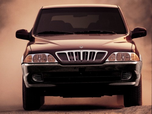 Характеристики автомобиля SsangYong Musso 2.3 MT (06.1998 - 06.2005): фото, вместимость, скорость, двигатель, топливо, масса, отзывы