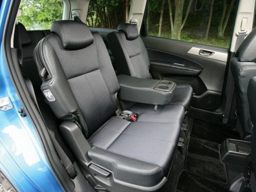 Характеристики автомобиля Subaru Exiga 2.0 GT 4WD (05.2010 - 07.2010): фото, вместимость, скорость, двигатель, топливо, масса, отзывы