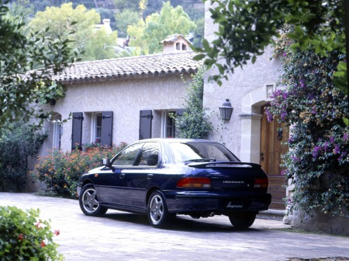 Характеристики автомобиля Subaru Impreza 1.8 MT GL (01.1993 - 06.1996): фото, вместимость, скорость, двигатель, топливо, масса, отзывы