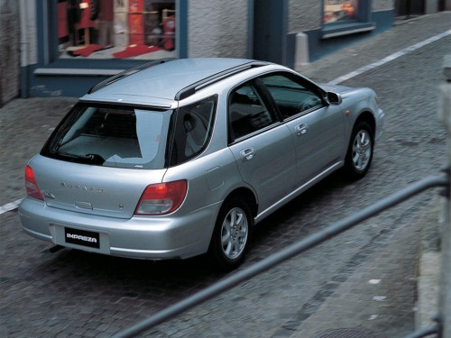Характеристики автомобиля Subaru Impreza 2.0 PX MT (11.2000 - 12.2002): фото, вместимость, скорость, двигатель, топливо, масса, отзывы