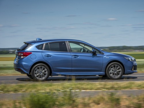 Характеристики автомобиля Subaru Impreza 1.6i CVT Trend (03.2020 - н.в.): фото, вместимость, скорость, двигатель, топливо, масса, отзывы