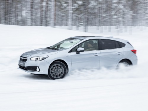 Характеристики автомобиля Subaru Impreza 1.6i CVT Trend (03.2020 - н.в.): фото, вместимость, скорость, двигатель, топливо, масса, отзывы