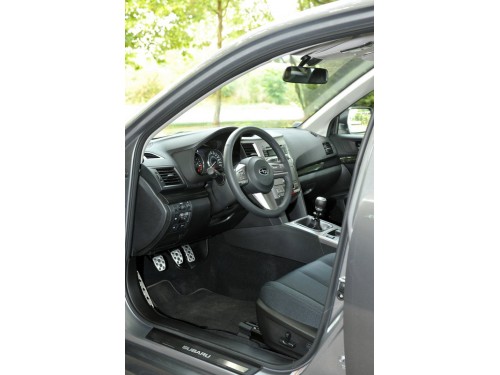 Характеристики автомобиля Subaru Legacy 2.0D MT Active (01.2012 - 12.2012): фото, вместимость, скорость, двигатель, топливо, масса, отзывы