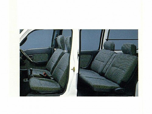 Характеристики автомобиля Suzuki Every 660 Joy pop sound (01.1993 - 04.1995): фото, вместимость, скорость, двигатель, топливо, масса, отзывы