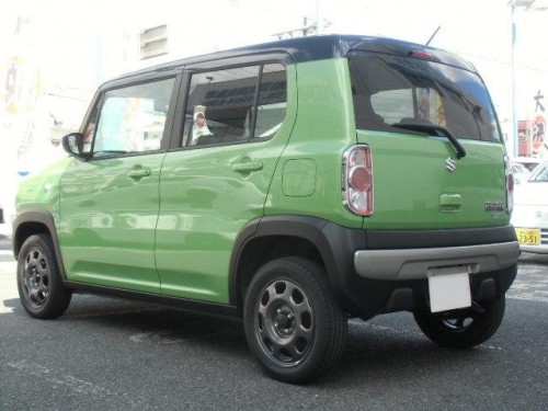 Характеристики автомобиля Suzuki Hustler 660 A 4WD (05.2015 - 11.2015): фото, вместимость, скорость, двигатель, топливо, масса, отзывы