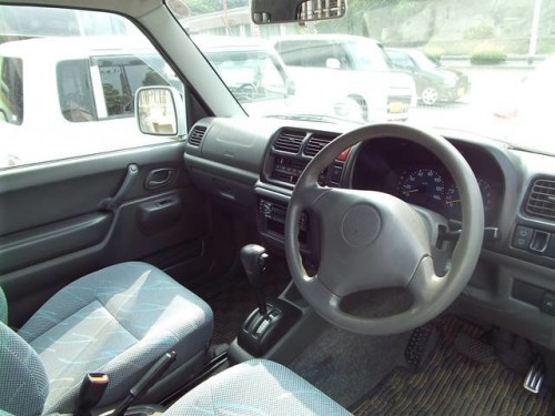 Характеристики автомобиля Suzuki Jimny 660 Wild Wind (05.2000 - 12.2001): фото, вместимость, скорость, двигатель, топливо, масса, отзывы