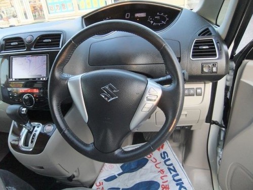 Характеристики автомобиля Suzuki Landy 2.0 G 4WD (12.2010 - 07.2012): фото, вместимость, скорость, двигатель, топливо, масса, отзывы