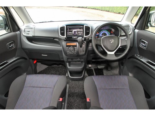 Характеристики автомобиля Suzuki Solio 1.2 Bandit (08.2014 - 07.2015): фото, вместимость, скорость, двигатель, топливо, масса, отзывы