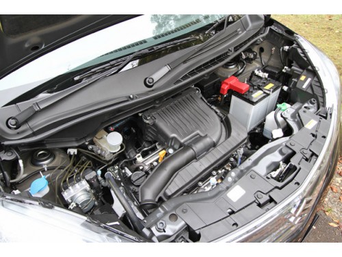 Характеристики автомобиля Suzuki Solio 1.2 Bandit Radar Brake Support II (11.2013 - 07.2014): фото, вместимость, скорость, двигатель, топливо, масса, отзывы