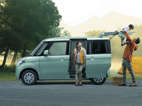 Характеристики автомобиля Suzuki Spacia 660 X Smartphone-Linked Navigation (03.2013 - 04.2015): фото, вместимость, скорость, двигатель, топливо, масса, отзывы