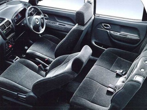 Характеристики автомобиля Suzuki Swift 1.3 SG-X (06.2003 - 10.2004): фото, вместимость, скорость, двигатель, топливо, масса, отзывы