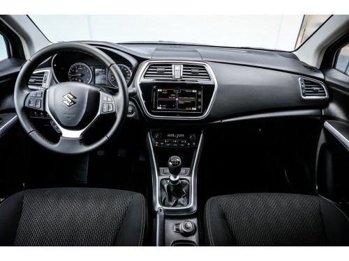 Характеристики автомобиля Suzuki SX4 1.4 AT 2WD GLX (08.2016 - 12.2021): фото, вместимость, скорость, двигатель, топливо, масса, отзывы