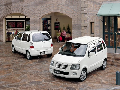 Характеристики автомобиля Suzuki Wagon R Solio 1.3 WELL S (11.2002 - 07.2005): фото, вместимость, скорость, двигатель, топливо, масса, отзывы