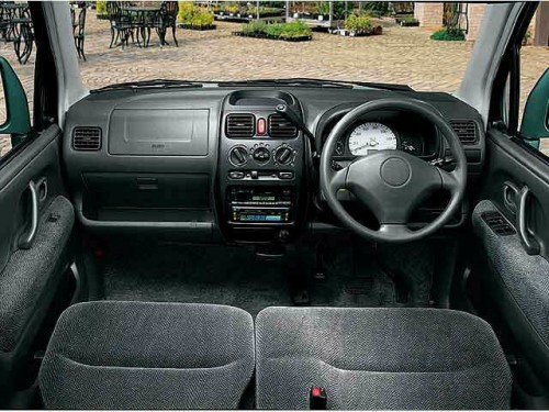 Характеристики автомобиля Suzuki Wagon R 660 C2 (11.2001 - 08.2002): фото, вместимость, скорость, двигатель, топливо, масса, отзывы