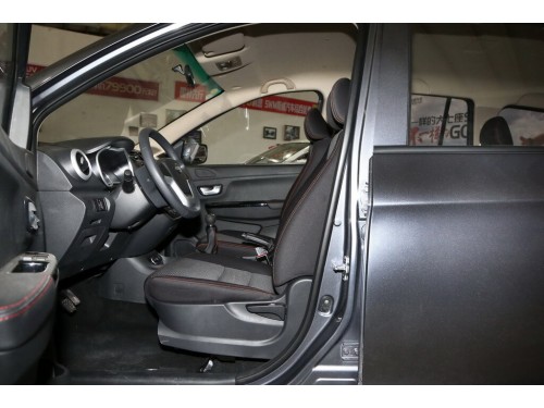 Характеристики автомобиля SWM X2 1.5 MT Family Sunroof 7-seats (12.2020 - 02.2023): фото, вместимость, скорость, двигатель, топливо, масса, отзывы