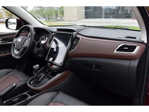 Характеристики автомобиля SWM X7 2.0 MT Comfort (09.2020 - н.в.): фото, вместимость, скорость, двигатель, топливо, масса, отзывы