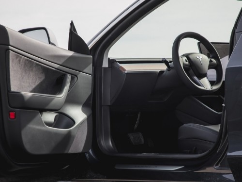 Характеристики автомобиля Tesla Model 3 54 kWh Standart Range Plus (04.2019 - 11.2021): фото, вместимость, скорость, двигатель, топливо, масса, отзывы