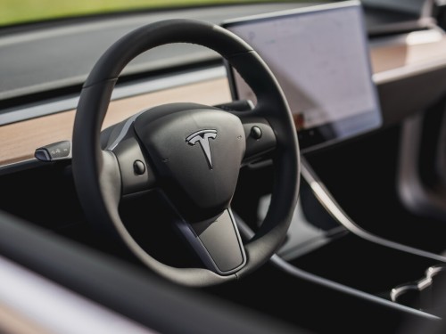 Характеристики автомобиля Tesla Model 3 54 kWh Standart Range Plus (04.2019 - 11.2021): фото, вместимость, скорость, двигатель, топливо, масса, отзывы