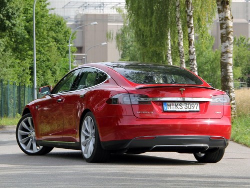 Характеристики автомобиля Tesla Model S 85 kWh (06.2012 - 12.2014): фото, вместимость, скорость, двигатель, топливо, масса, отзывы