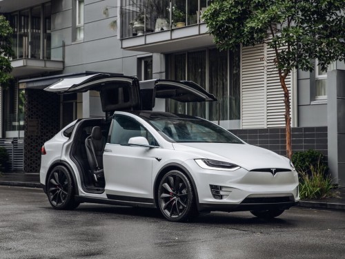 Характеристики автомобиля Tesla Model X P100D kWh Performance (12.2016 - 05.2021): фото, вместимость, скорость, двигатель, топливо, масса, отзывы