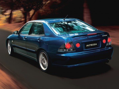 Характеристики автомобиля Toyota Altezza 2.0 RS200 (08.2002 - 07.2003): фото, вместимость, скорость, двигатель, топливо, масса, отзывы