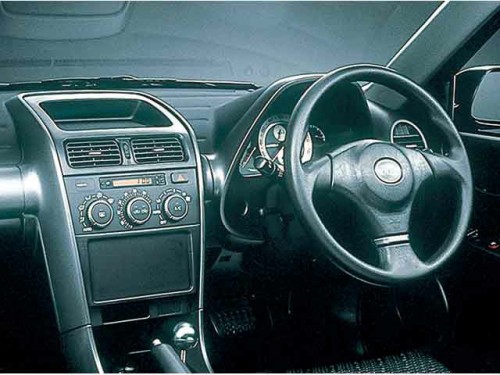 Характеристики автомобиля Toyota Altezza 2.0 AS200 (05.2000 - 04.2001): фото, вместимость, скорость, двигатель, топливо, масса, отзывы