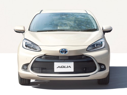 Характеристики автомобиля Toyota Aqua 1.5 G 4WD (07.2021 - 10.2022): фото, вместимость, скорость, двигатель, топливо, масса, отзывы