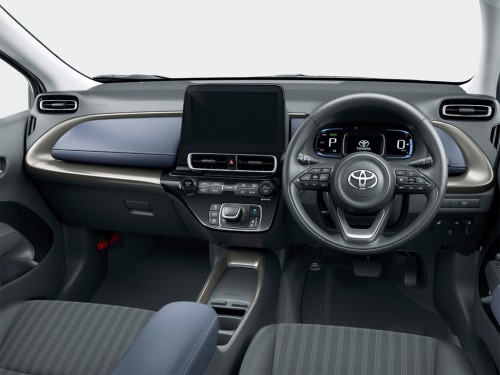 Характеристики автомобиля Toyota Aqua 1.5 B (07.2021 - 10.2022): фото, вместимость, скорость, двигатель, топливо, масса, отзывы