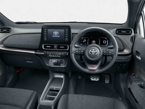 Характеристики автомобиля Toyota Aqua 1.5 G 4WD (07.2021 - 10.2022): фото, вместимость, скорость, двигатель, топливо, масса, отзывы