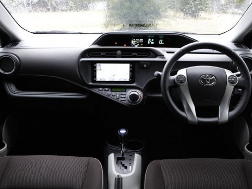 Характеристики автомобиля Toyota Aqua 1.5 G (12.2013 - 11.2014): фото, вместимость, скорость, двигатель, топливо, масса, отзывы
