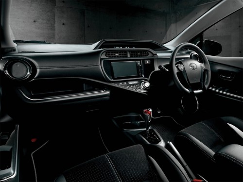 Характеристики автомобиля Toyota Aqua 1.5 G (12.2013 - 11.2014): фото, вместимость, скорость, двигатель, топливо, масса, отзывы