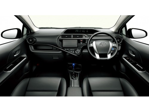 Характеристики автомобиля Toyota Aqua 1.5 G (11.2015 - 05.2017): фото, вместимость, скорость, двигатель, топливо, масса, отзывы