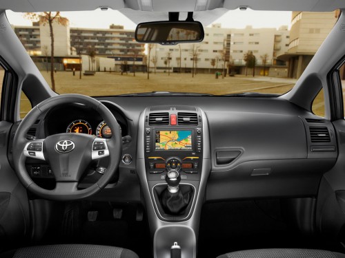 Характеристики автомобиля Toyota Auris 1.6 AT Элеганс (07.2010 - 11.2012): фото, вместимость, скорость, двигатель, топливо, масса, отзывы