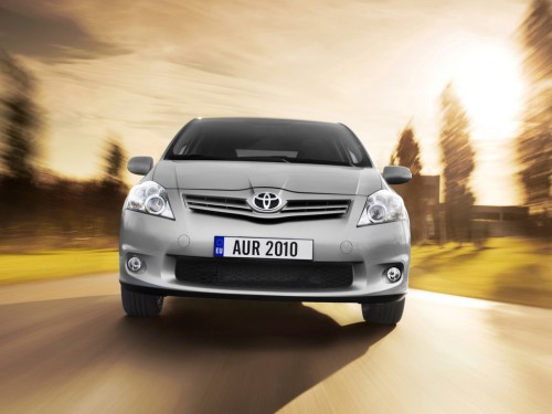Характеристики автомобиля Toyota Auris 1.4 D-4D MT 3dr. (07.2010 - 11.2012): фото, вместимость, скорость, двигатель, топливо, масса, отзывы