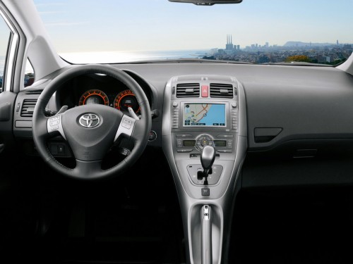 Характеристики автомобиля Toyota Auris 1.4 D-4D MT 3dr. (04.2009 - 06.2010): фото, вместимость, скорость, двигатель, топливо, масса, отзывы