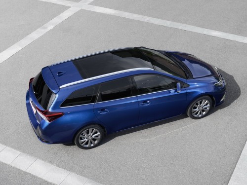 Характеристики автомобиля Toyota Auris 1.2 MT Design Editon (06.2015 - 04.2016): фото, вместимость, скорость, двигатель, топливо, масса, отзывы