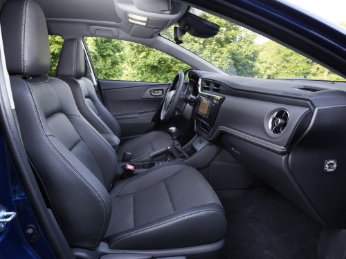 Характеристики автомобиля Toyota Auris 1.2 MT Design Editon (06.2015 - 04.2016): фото, вместимость, скорость, двигатель, топливо, масса, отзывы