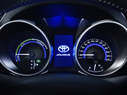 Характеристики автомобиля Toyota Auris 1.2 MT Editon S (05.2016 - 04.2017): фото, вместимость, скорость, двигатель, топливо, масса, отзывы