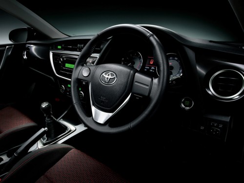 Характеристики автомобиля Toyota Auris 1.8 180G (08.2012 - 03.2015): фото, вместимость, скорость, двигатель, топливо, масса, отзывы