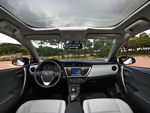 Характеристики автомобиля Toyota Auris 1.3 MT (12.2012 - 06.2015): фото, вместимость, скорость, двигатель, топливо, масса, отзывы