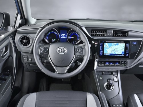 Характеристики автомобиля Toyota Auris 1.2 MT Executive (06.2015 - 03.2019): фото, вместимость, скорость, двигатель, топливо, масса, отзывы