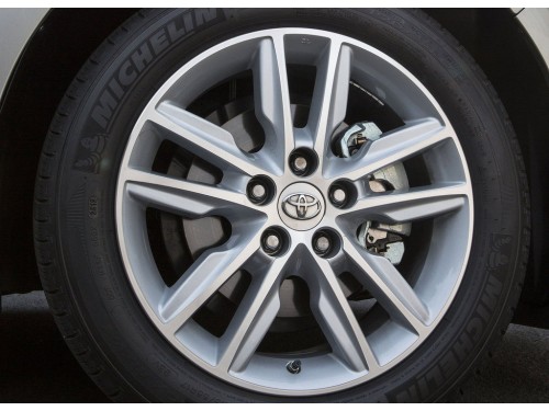 Характеристики автомобиля Toyota Avalon 3.5 AT XLE Premium (11.2012 - 10.2015): фото, вместимость, скорость, двигатель, топливо, масса, отзывы