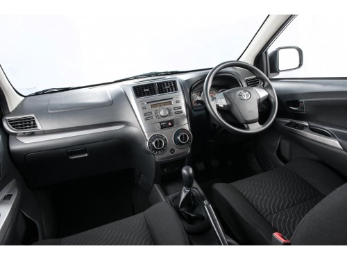 Характеристики автомобиля Toyota Avanza 1.5G AT (07.2015 - 04.2019): фото, вместимость, скорость, двигатель, топливо, масса, отзывы