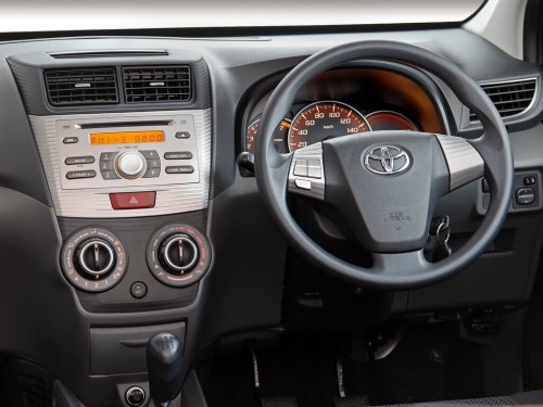 Характеристики автомобиля Toyota Avanza 1.3J AT (11.2011 - 06.2015): фото, вместимость, скорость, двигатель, топливо, масса, отзывы