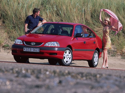 Характеристики автомобиля Toyota Avensis 2.0 D-4 AT Linea Sol (10.2000 - 01.2003): фото, вместимость, скорость, двигатель, топливо, масса, отзывы