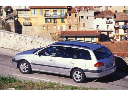 Характеристики автомобиля Toyota Avensis 1.8 AT Linea Sol (10.1997 - 09.2000): фото, вместимость, скорость, двигатель, топливо, масса, отзывы