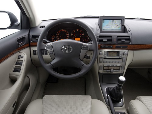 Характеристики автомобиля Toyota Avensis 1.6 MT (06.2006 - 11.2008): фото, вместимость, скорость, двигатель, топливо, масса, отзывы
