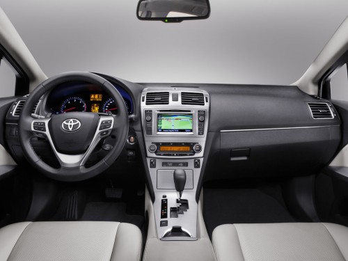 Характеристики автомобиля Toyota Avensis 1.8 CVT Элеганс (10.2011 - 12.2012): фото, вместимость, скорость, двигатель, топливо, масса, отзывы
